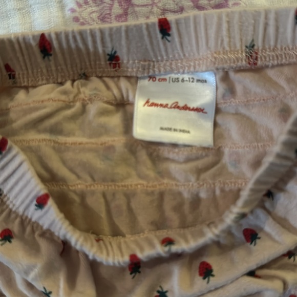 Hanna Anderson bamboo ruffle butt, cute little diaper cover w/ strawberries 🍓 - Picture 3 of 4
